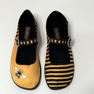 Hot Chocolate Design Chocolaticas Mary Jane Flat Women 7  Black Yellow Honey Bee